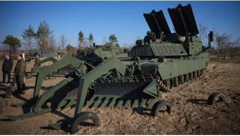США тайно передали Киеву «самые мощные» бронемашины Assault Breacher