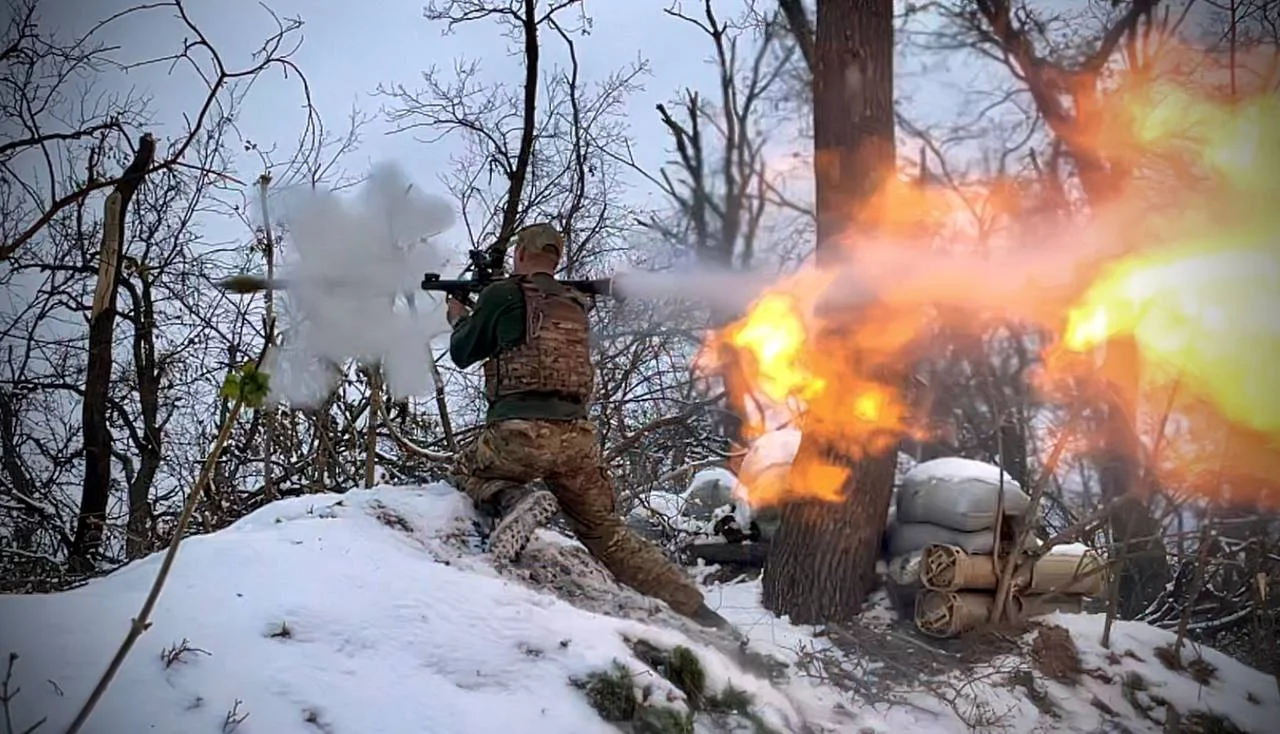 ВС РФ атакуют на северном фланге Авдеевки, стараясь прорваться к Коксохиму