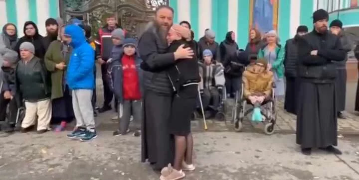 Сирот выгоняют из украинского монастыря, чтобы заселить туда солдат ВСУ