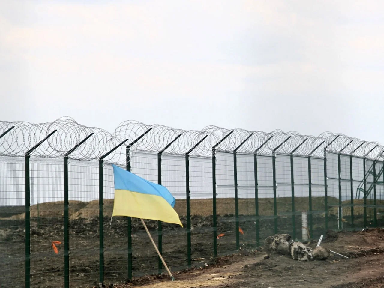 Владимир Зеленский заявил,что Киев построит оборонительные сооружения от Донбасса до Западной Украины.